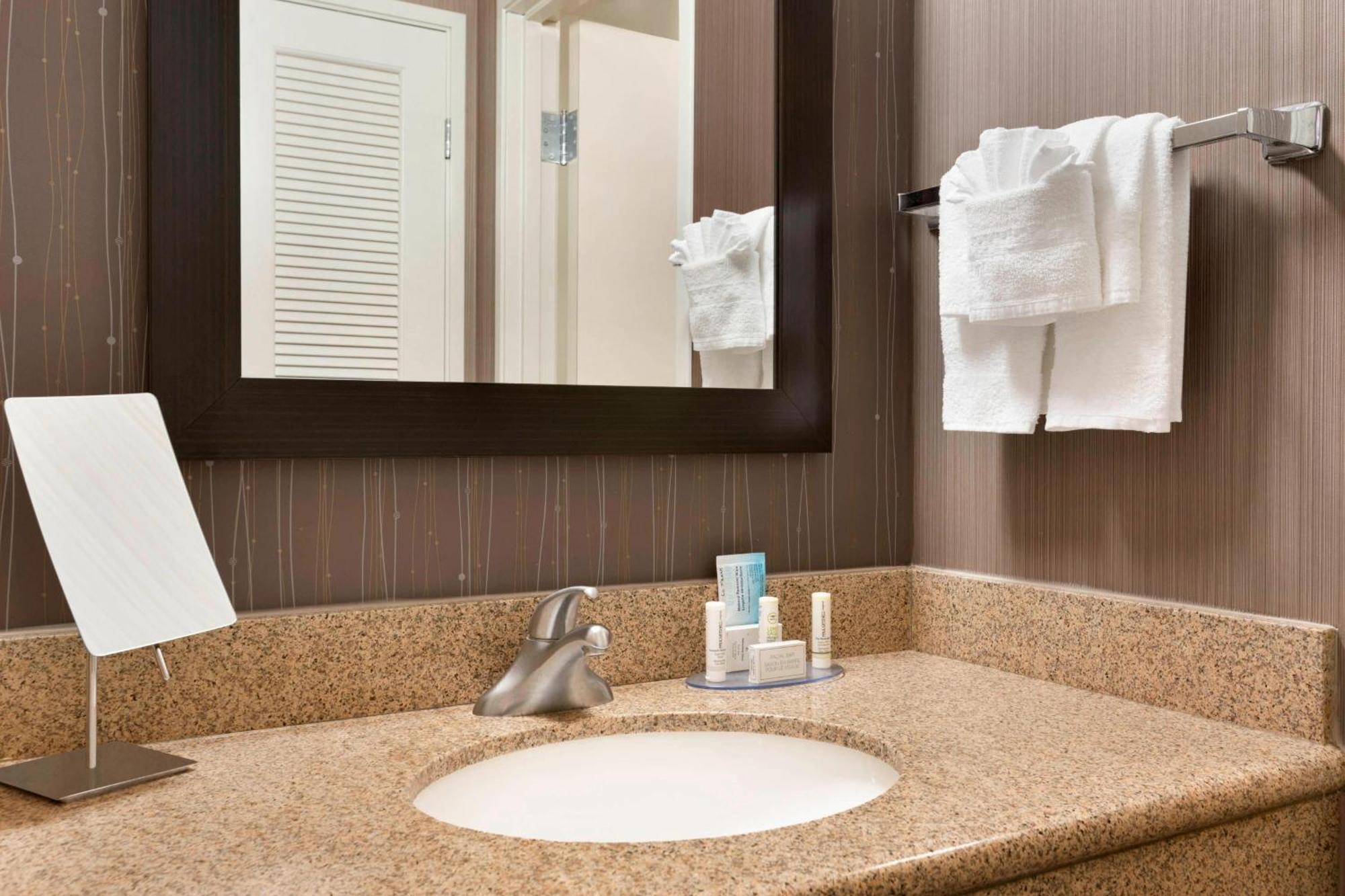Courtyard By Marriott Bloomington Normal Otel Dış mekan fotoğraf