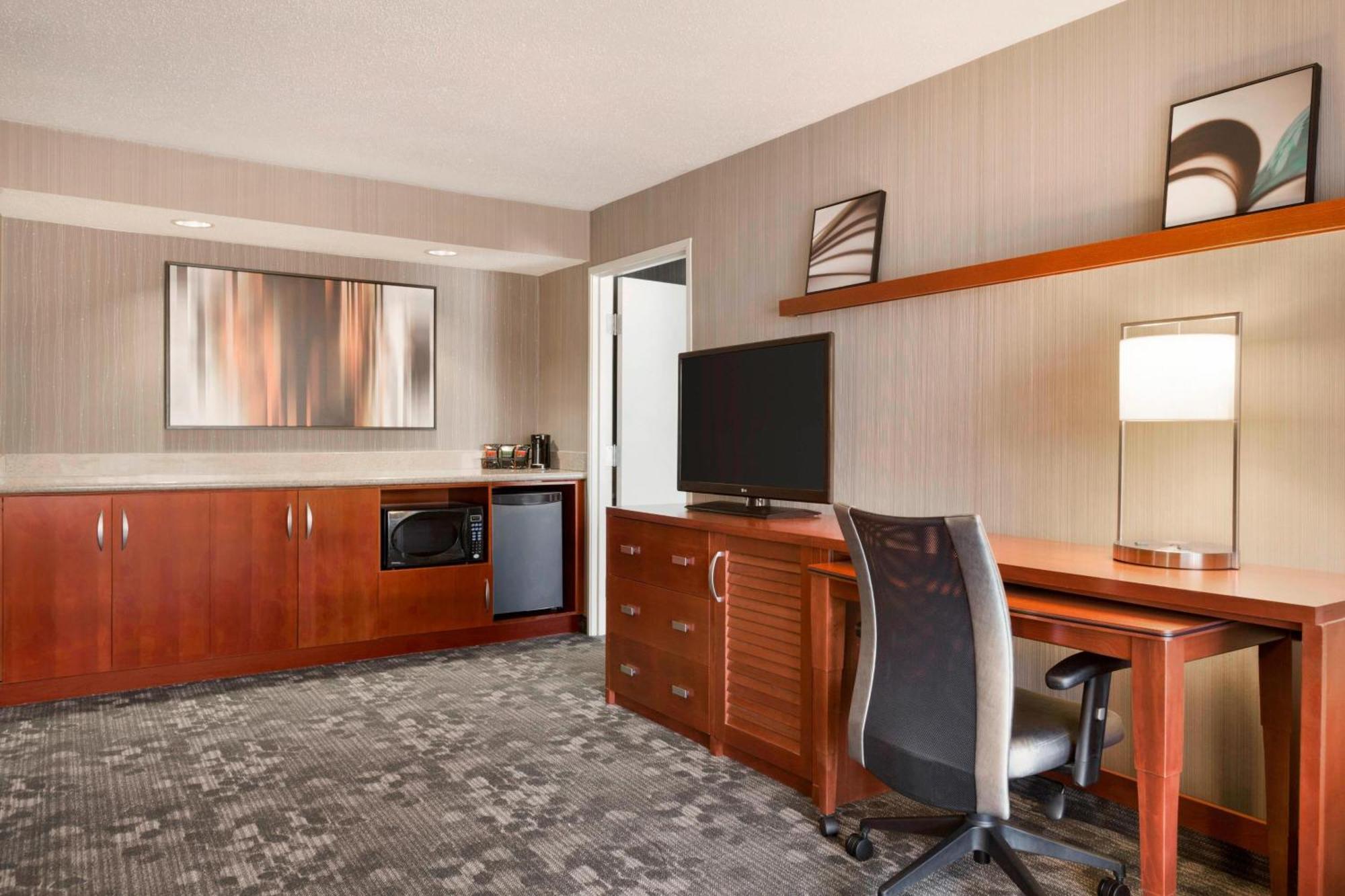 Courtyard By Marriott Bloomington Normal Otel Dış mekan fotoğraf