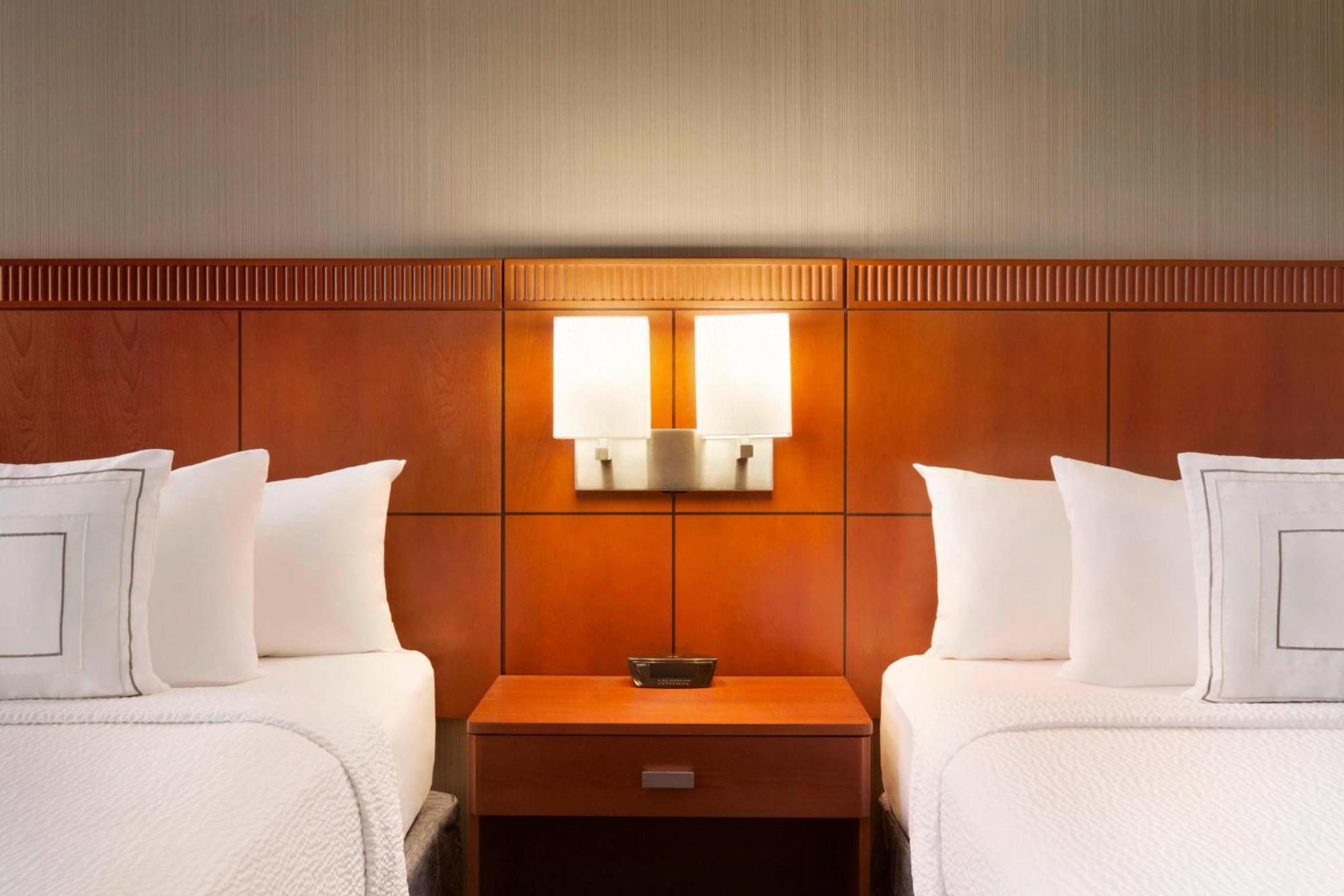 Courtyard By Marriott Bloomington Normal Otel Dış mekan fotoğraf