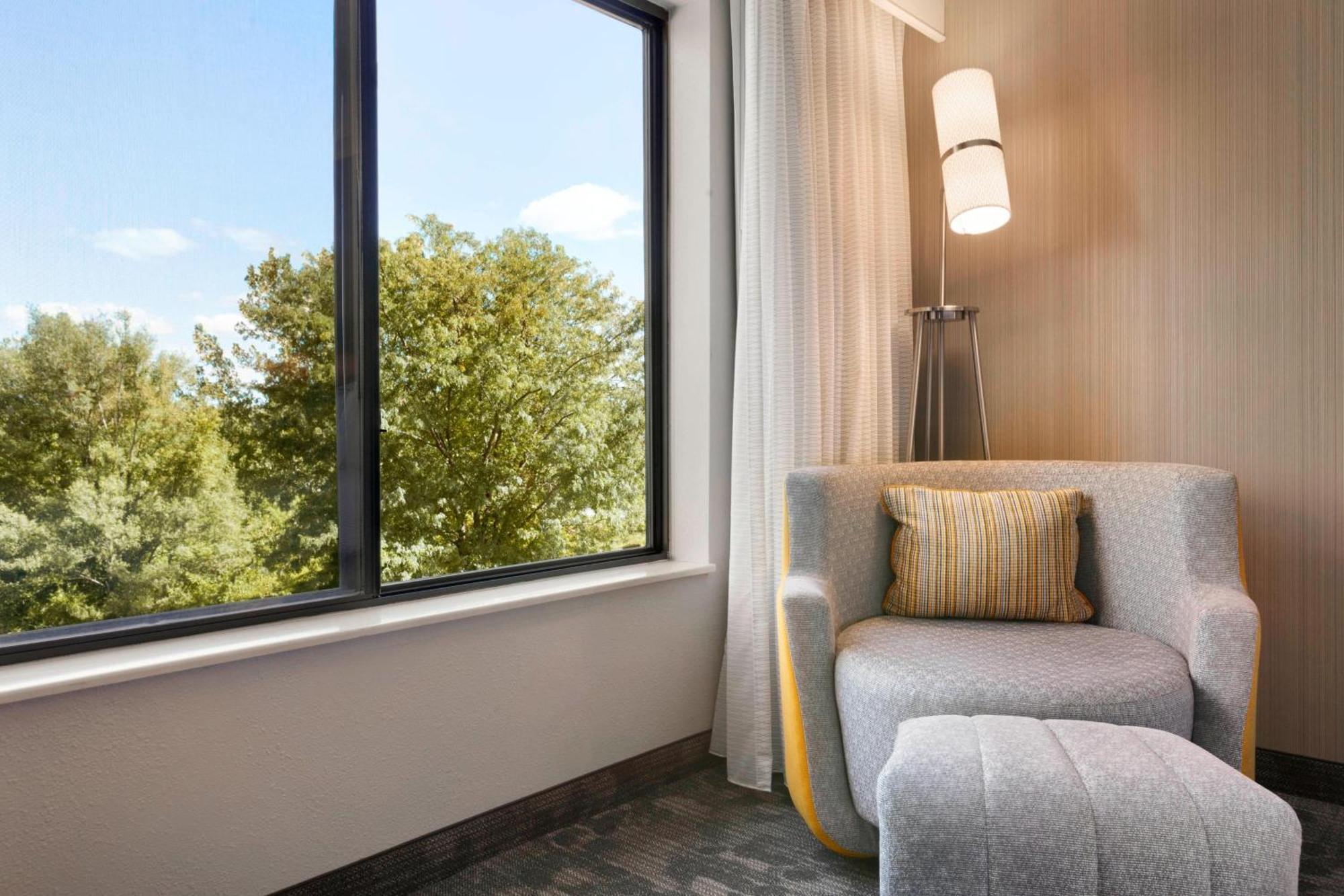 Courtyard By Marriott Bloomington Normal Otel Dış mekan fotoğraf