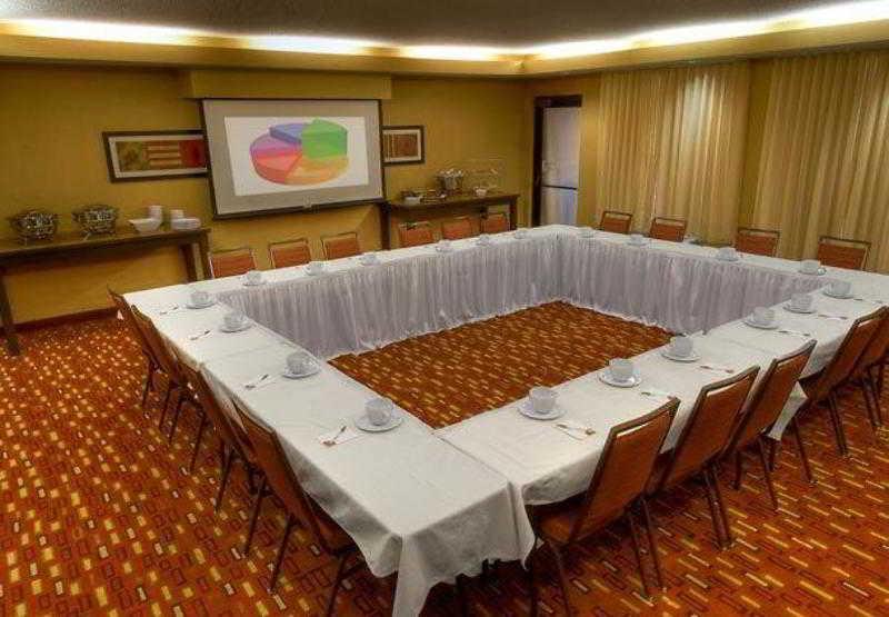 Courtyard By Marriott Bloomington Normal Otel Konforlar fotoğraf